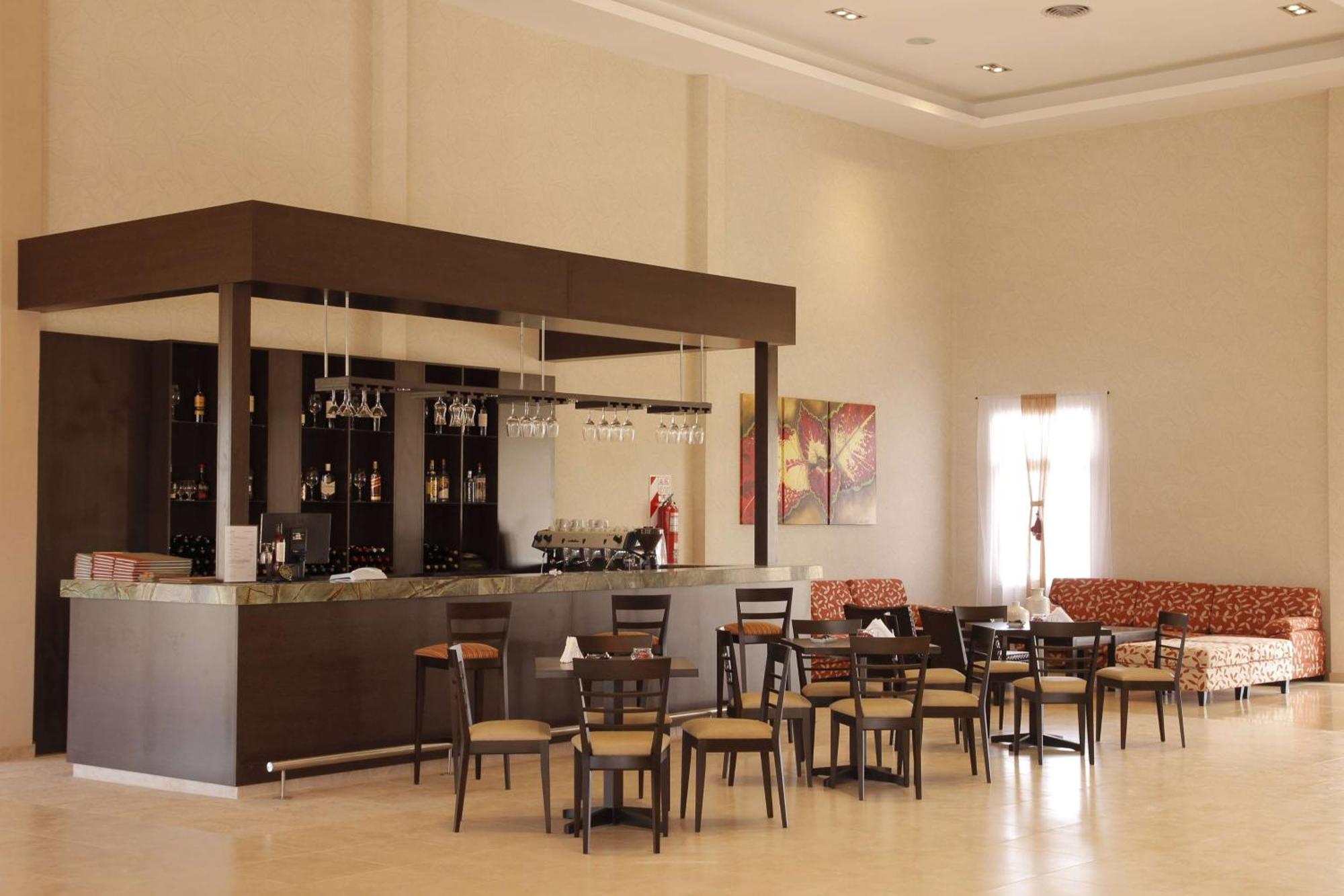 Howard Johnson Hotel & Resort Funes Exterior foto