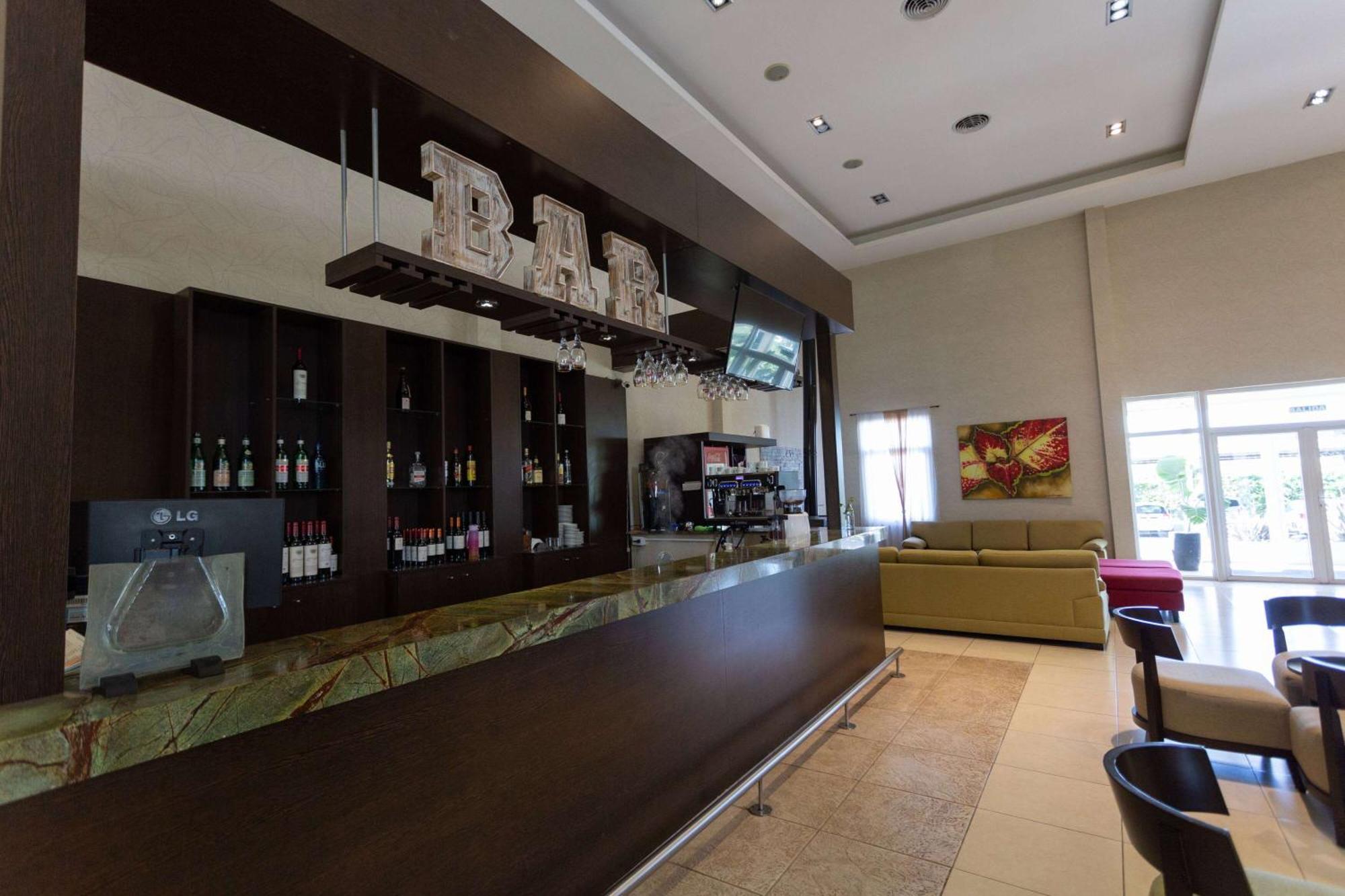 Howard Johnson Hotel & Resort Funes Exterior foto