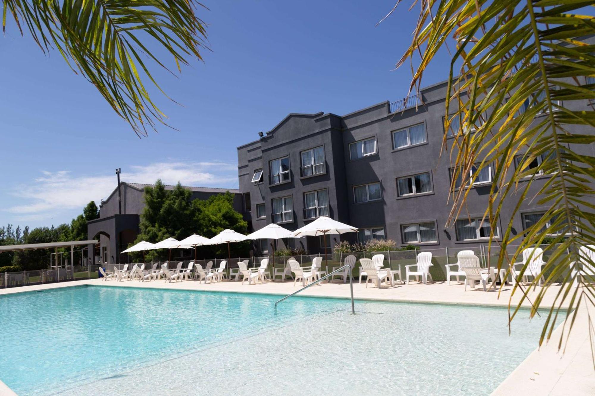 Howard Johnson Hotel & Resort Funes Exterior foto