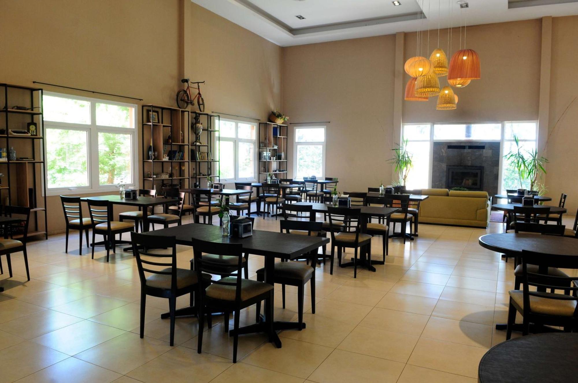 Howard Johnson Hotel & Resort Funes Exterior foto