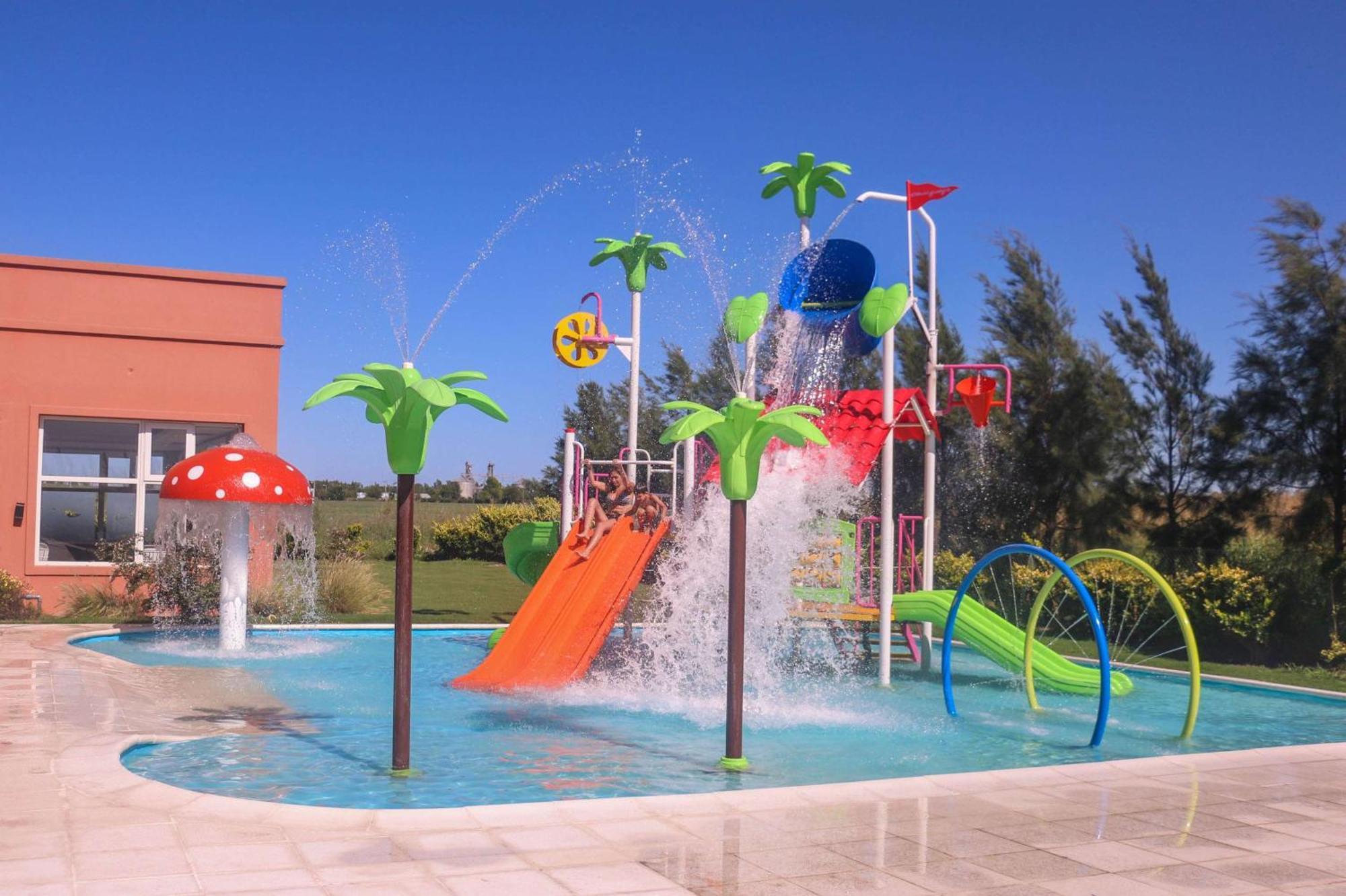 Howard Johnson Hotel & Resort Funes Exterior foto