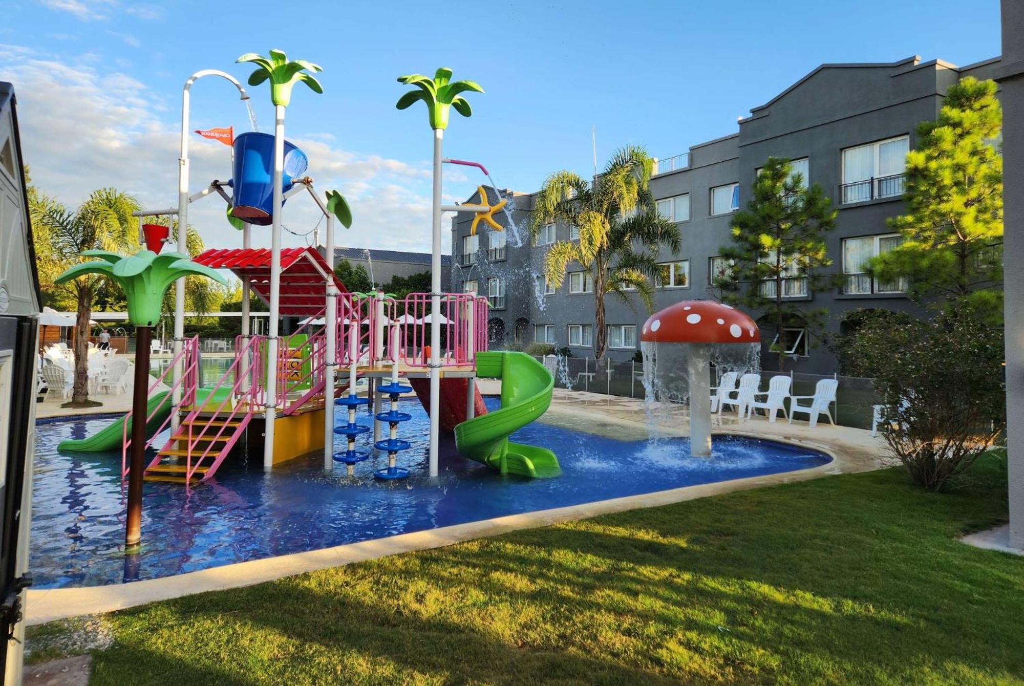 Howard Johnson Hotel & Resort Funes Exterior foto