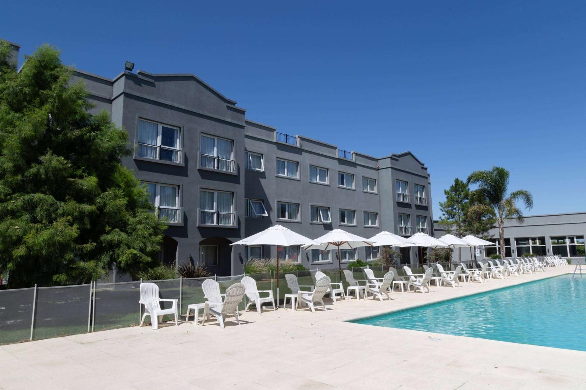Howard Johnson Hotel & Resort Funes Exterior foto