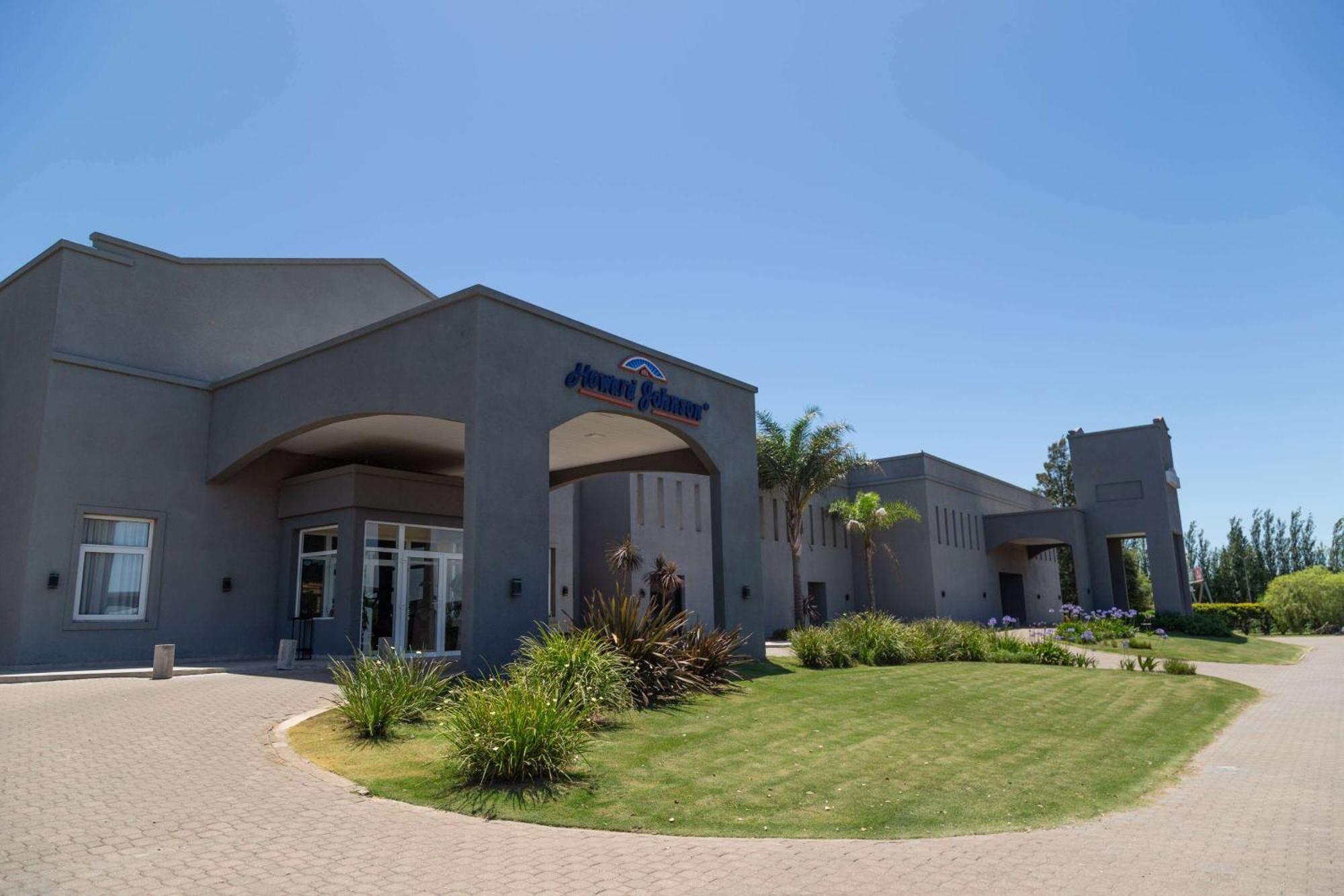Howard Johnson Hotel & Resort Funes Exterior foto