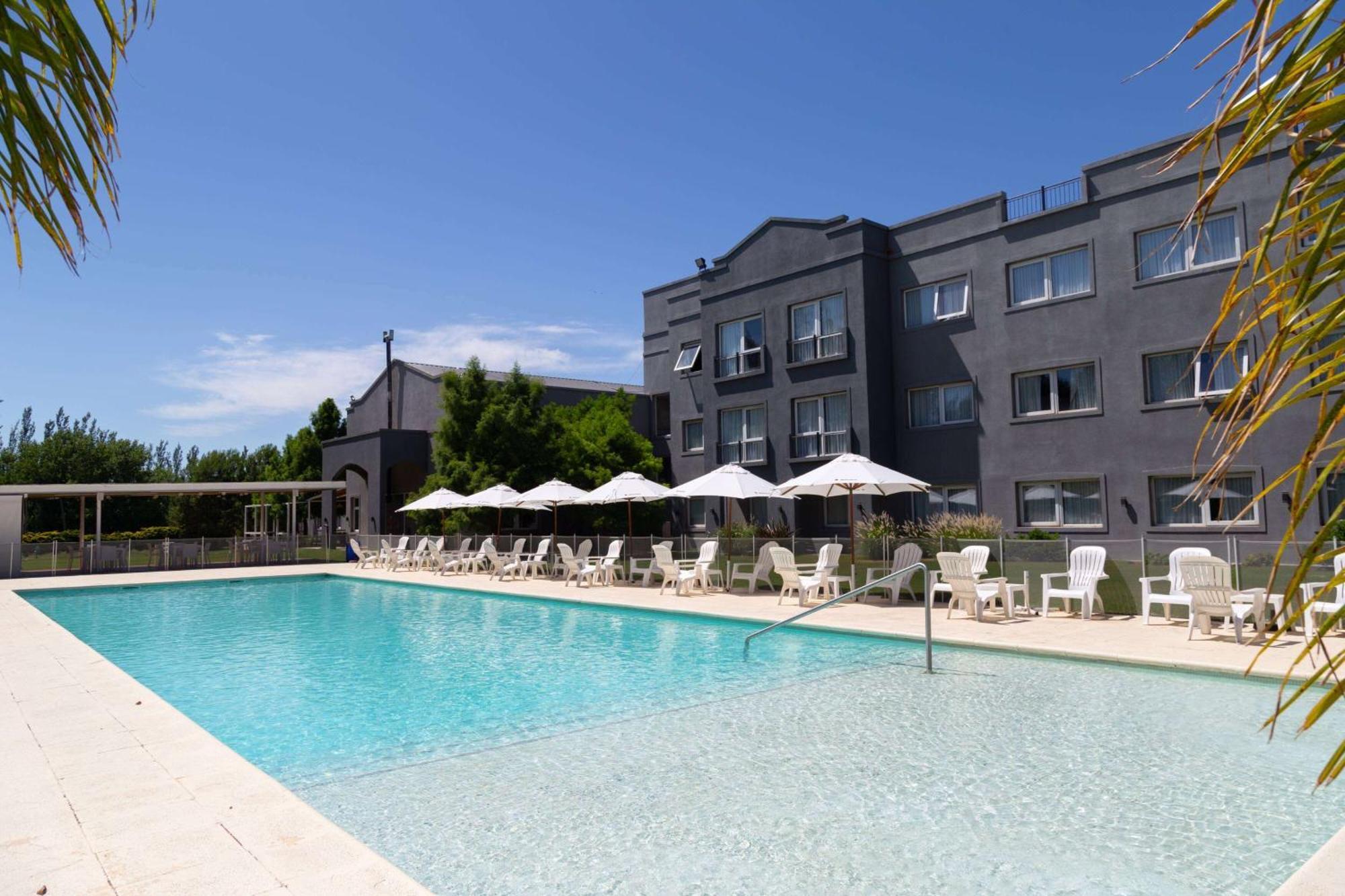 Howard Johnson Hotel & Resort Funes Exterior foto