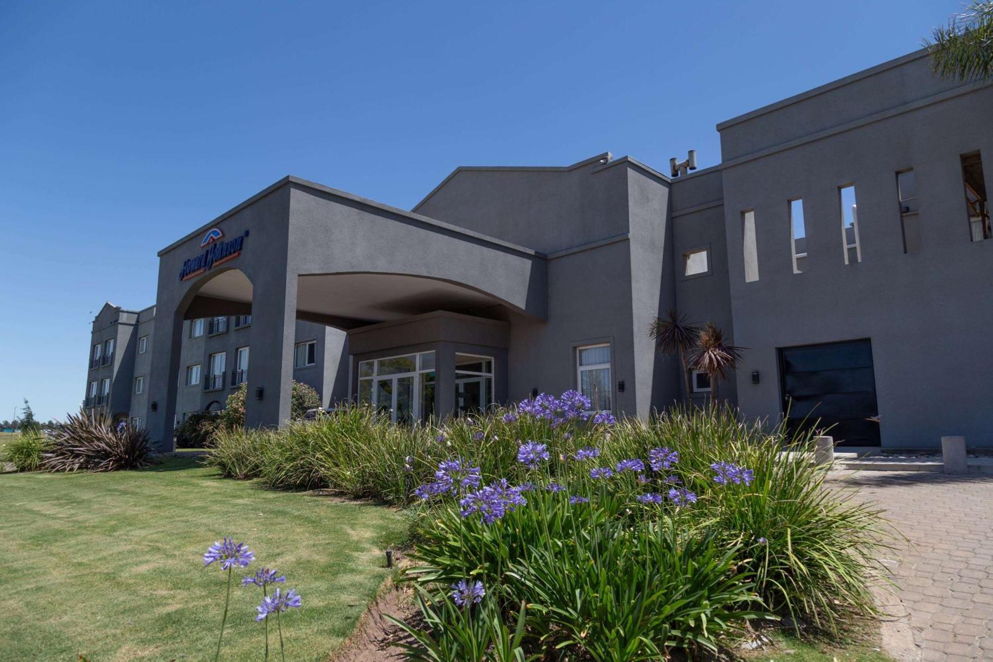 Howard Johnson Hotel & Resort Funes Exterior foto